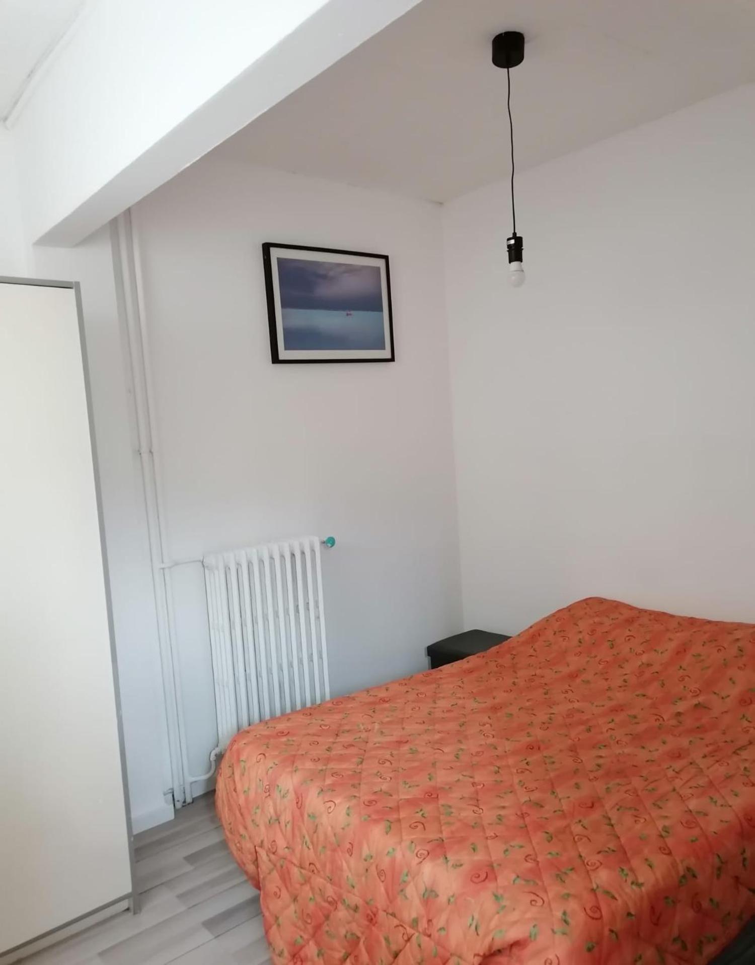2 Pieces Idealement Placee Dans Le Centre Menton Exterior foto
